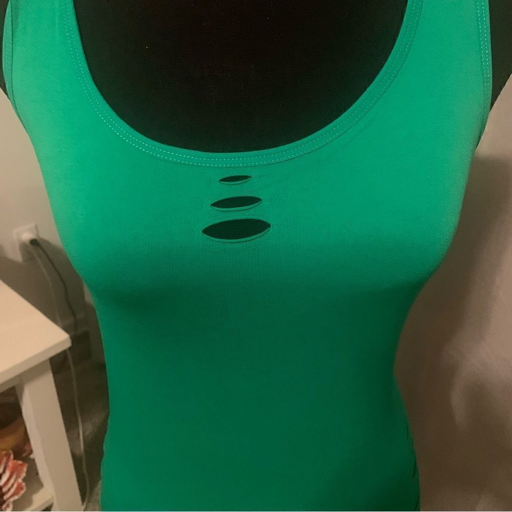 NWT Ladies Tank - Picture 3 of 8